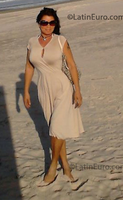 Date this beautiful Brazil girl Maria from Florianopolis BR8051