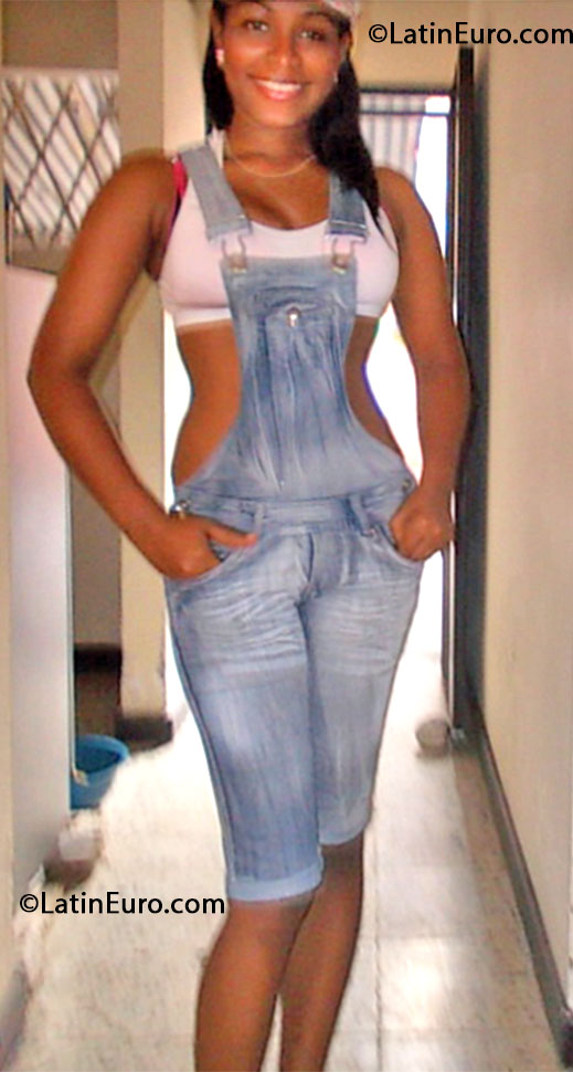Date this pretty Colombia girl Melba from Cali CO17353