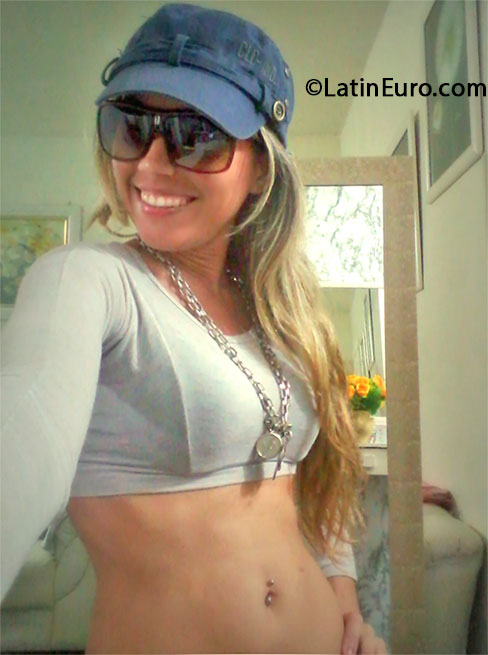 Date this athletic Brazil girl Raquel Debora from Rio De Janeiro BR7902