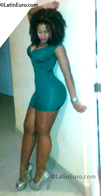 Date this georgeous Dominican Republic girl Artagracia from Santo Domingo DO16339