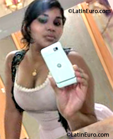 Date this lovely Brazil girl Daniela from Belem BR7927