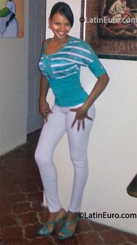Date this hard body Dominican Republic girl Cristalis from Nagua DO16396