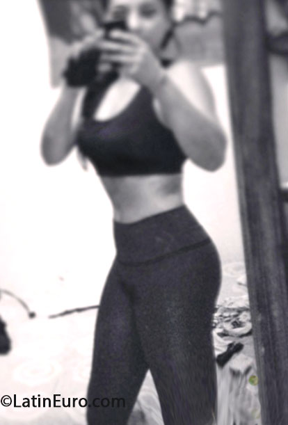 Date this gorgeous Colombia girl Ngela from Bogota CO13396