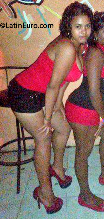 Date this voluptuous Dominican Republic girl Esthefany from Santo Domingo DM72