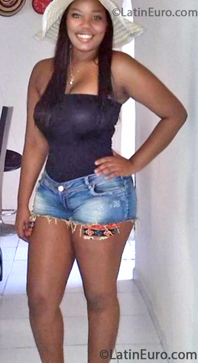Date this nice looking Colombia girl Shaskya from Barranquilla CO13428