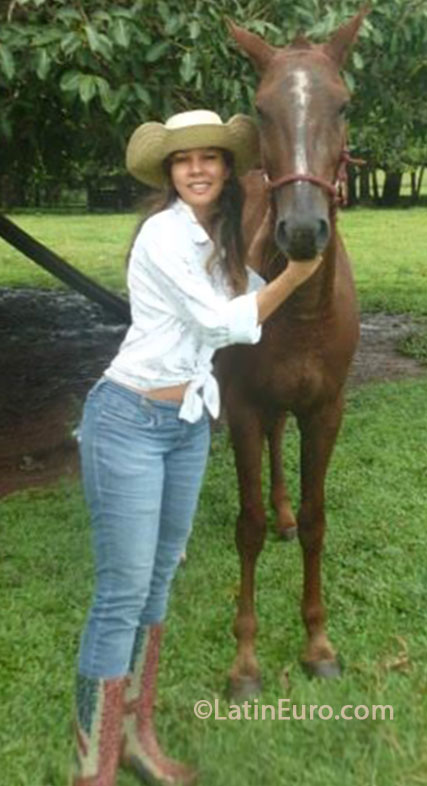 Date this attractive Brazil girl Glaucia from Rio Branco BR7955