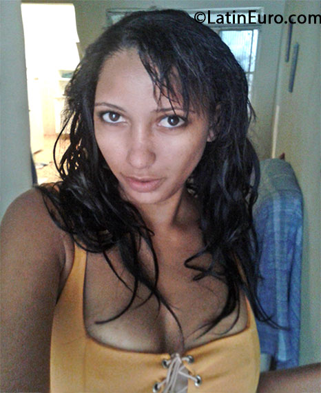 Date this athletic Brazil girl Vanessa from Rio De Janeiro BR7959