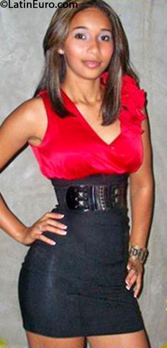 Date this hard body Dominican Republic girl Angelica from Santo Domingo DO16629