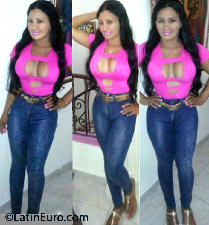 Date this foxy Dominican Republic girl Erica80 from Santo Domingo DO16637
