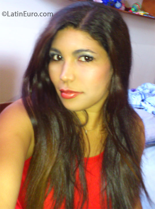 Date this hot Brazil girl Onashi from Maringa BR7989