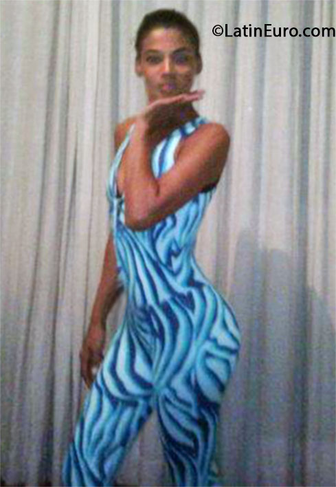 Date this pretty Brazil girl Andrea from Rio De Janeiro BR7991