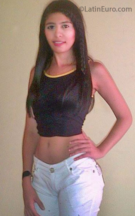 Date this georgeous Colombia girl Daniela from Cartago CO13577