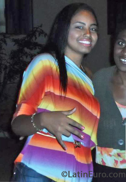 Date this nice looking Brazil girl Palloa from Muriae BR8022