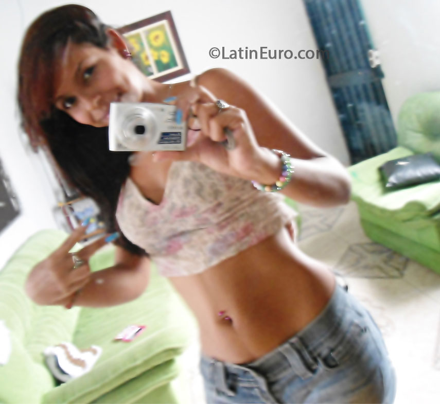 Date this hard body Colombia girl Lina from Cali CO13771