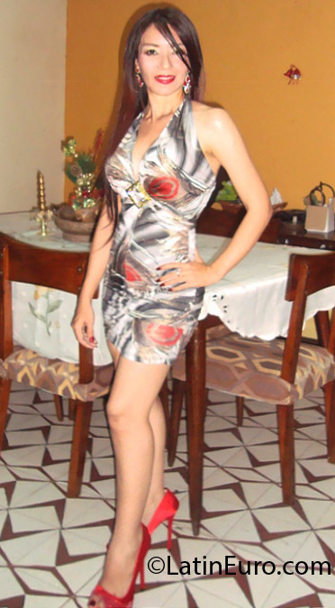 Date this voluptuous Colombia girl Maria Angel from Cartagena CO16229