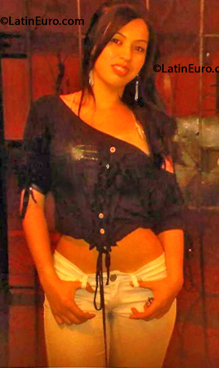 Date this good-looking Colombia girl Johana from Medellin CO14302