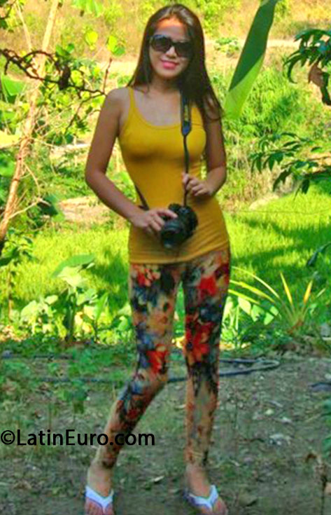 Date this voluptuous Philippines girl Mary Anne from Manila PH583