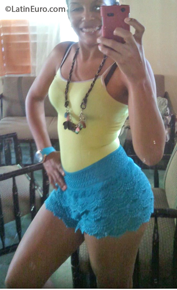 Date this fun Dominican Republic girl Norke from Santo Domingo DO17245