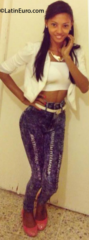 Date this nice looking Dominican Republic girl Thu Modelito from santiago DO17285
