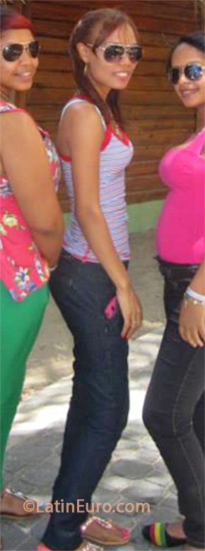 Date this sultry Dominican Republic girl Yulei from Santiago DO20855