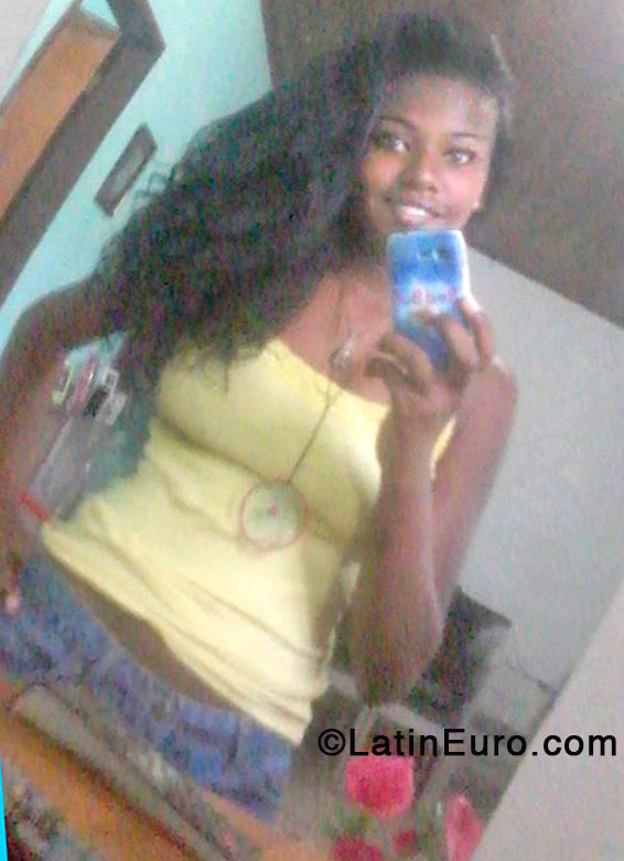 Date this gorgeous Brazil girl Larica from Feira De Santana BR8144