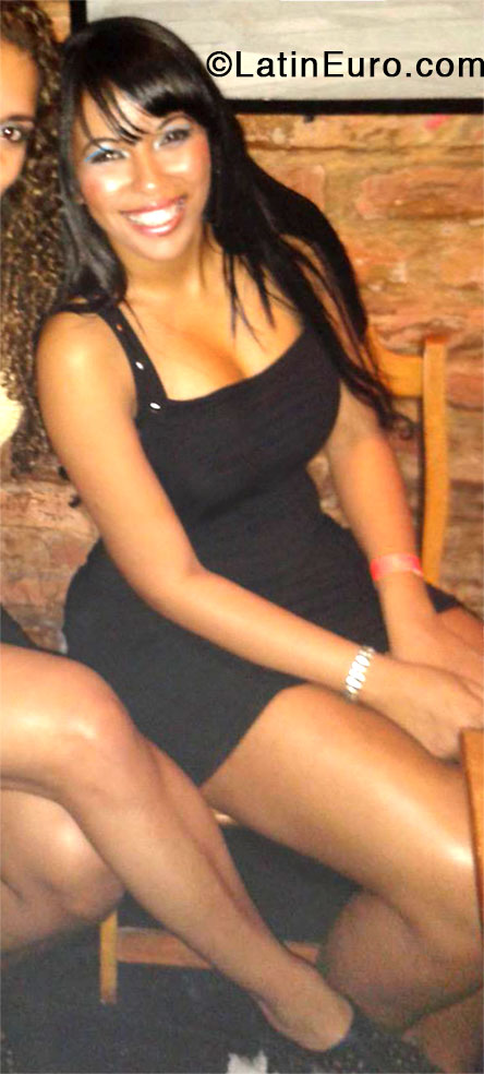 Date this voluptuous Brazil girl Shirley from Rio De Janeiro BR8148