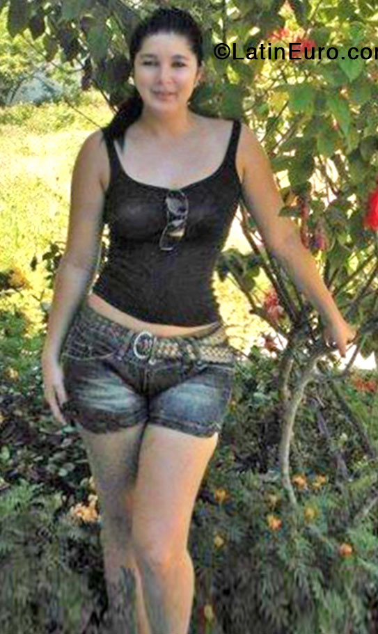 Date this happy Brazil girl Dineuza from Belo Horizonte BR8150