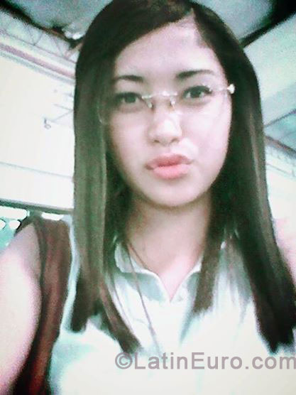 Date this voluptuous Philippines girl Rosela from Davao City PH587