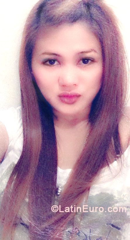 Date this beautiful Philippines girl Mikee from Quezon City PH588