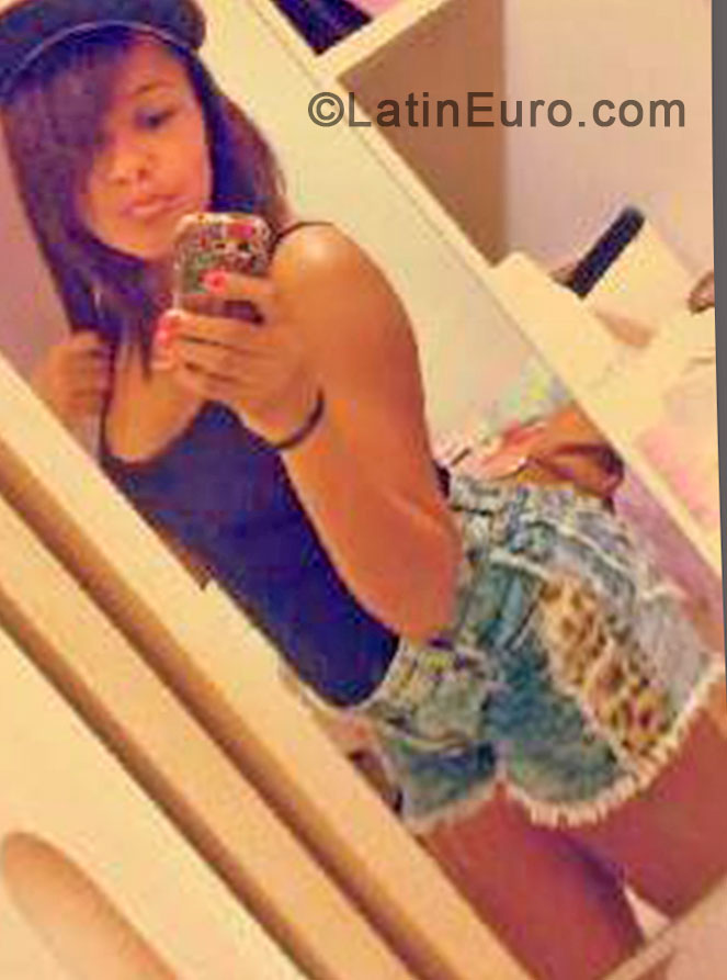 Date this foxy Brazil girl Karla from Uba BR8227