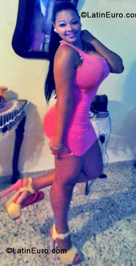 Date this attractive Dominican Republic girl Yurlenes from Santo Domingo DO17689