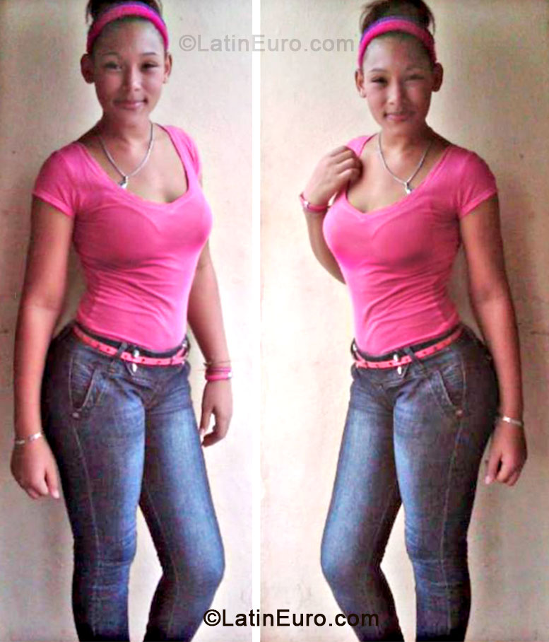 Date this gorgeous Dominican Republic girl Nicole prez from Santo Domingo DO17729
