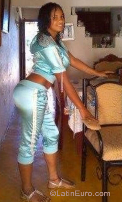 Date this voluptuous Dominican Republic girl Sarah from La Vega DO17750