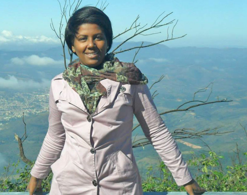 Date this nice looking Brazil girl Regiane from Belo Horizonte BR8257