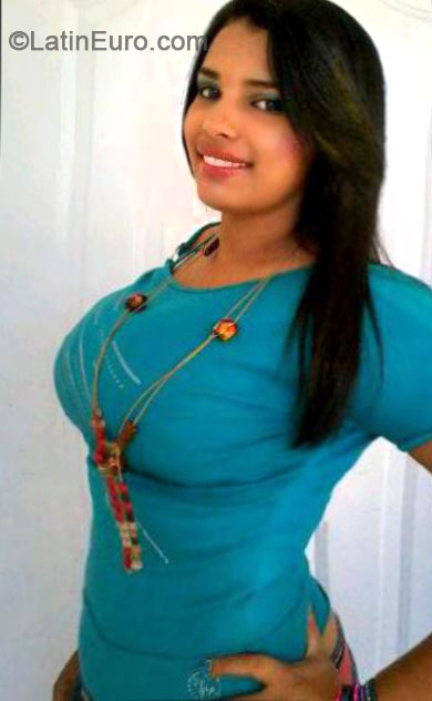 Date this foxy Dominican Republic girl Liliana from Moca DO17786