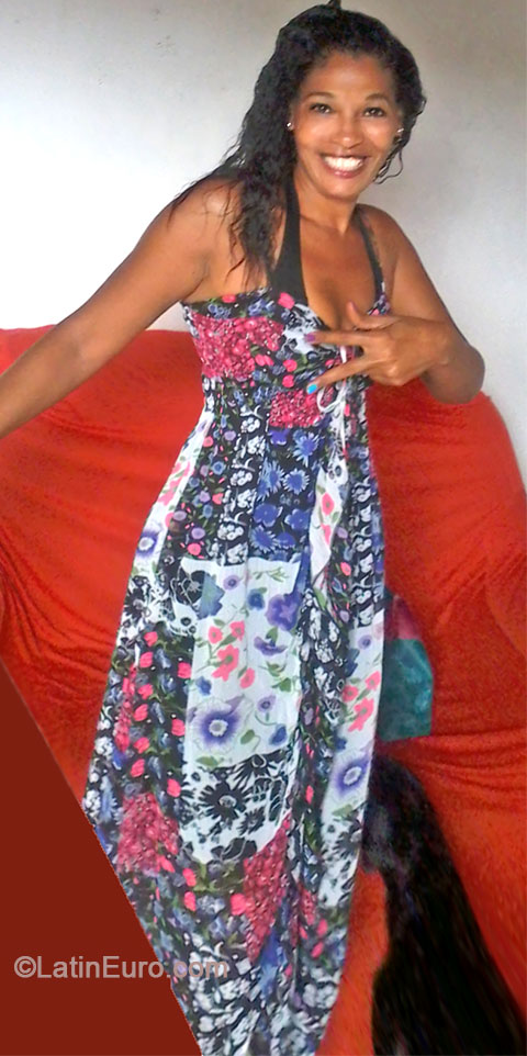 Date this attractive Brazil girl Resmin from Salvador BR8276