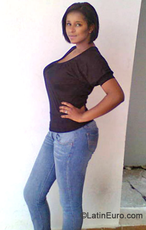 Date this good-looking Dominican Republic girl Camelia from Monte Cristy DO17833