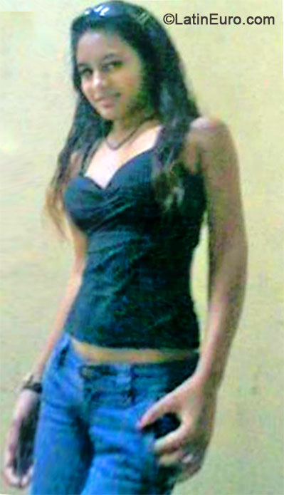 Date this attractive Venezuela girl Andritha from Caracas VE114