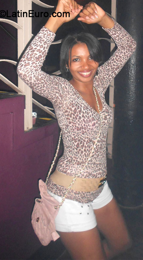 Date this nice looking Brazil girl Fernanda from Belo Horizonte BR8297