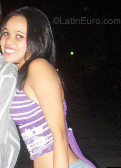 Date this nice looking Brazil girl Amanda from Sao Paulo BR8324