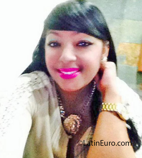 Date this beautiful Dominican Republic girl Rhina from Santo Domingo DO17953