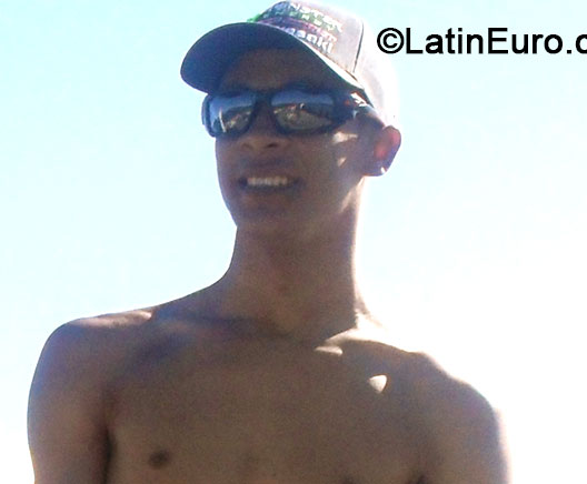 Date this stunning Brazil man Jonathan from Rio De Janeiro BR8336