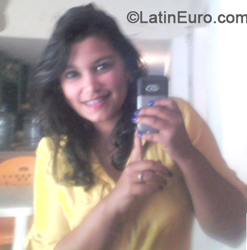 Date this delightful Venezuela girl Andrea from Ciudad Ojeda VE122