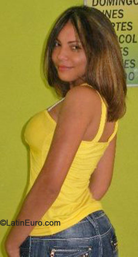 Date this gorgeous Dominican Republic girl Yanira from Santiago DO18049