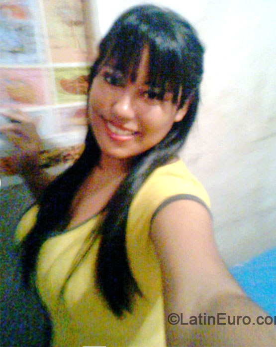 Date this attractive Venezuela girl Yuleysi from carab obo VE128