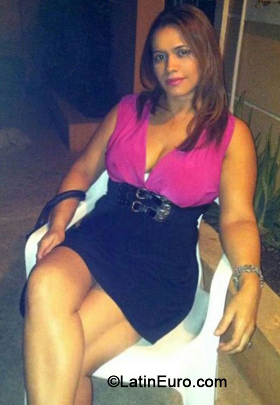 Date this stunning Dominican Republic girl Crizida from Santo Domingo DO18177