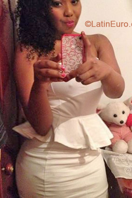 Date this beautiful Brazil girl Adriane teixeir from São Paulo BR8444