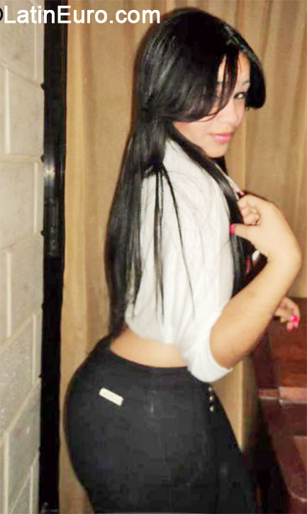 Date this tall Dominican Republic girl Yudisel from Santo Domingo DO18229