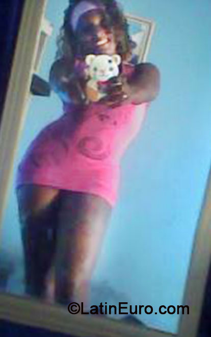 Date this lovely Brazil girl Raphaela from Franca BR8455