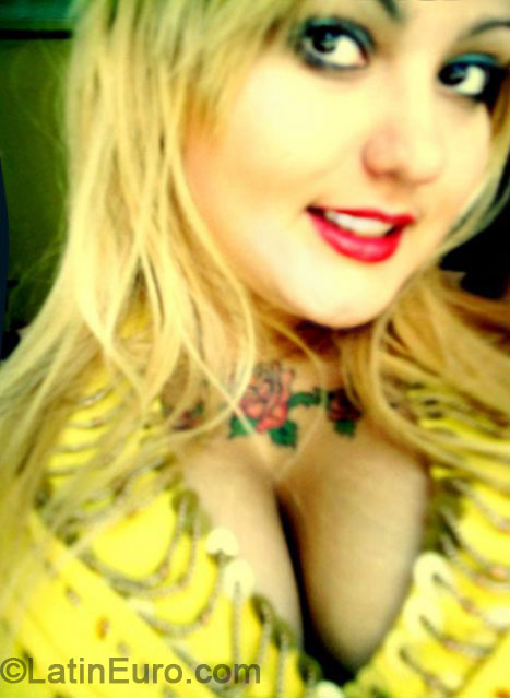 Date this hard body Brazil girl Rafaela from Catalao BR8472